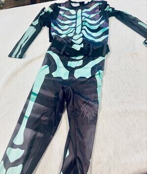 Fortnite Skull Trooper Costume.  Glow in the Dark. Sz 10-12 Black & Green